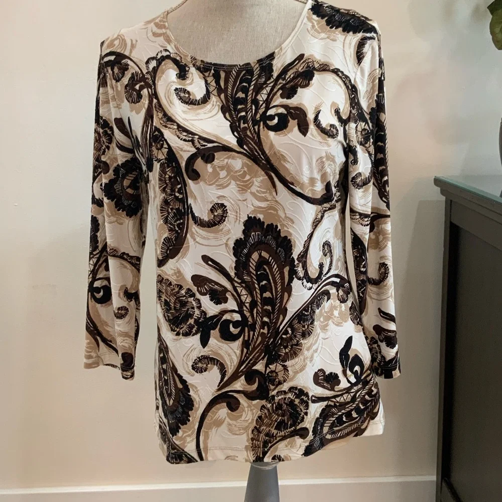 Soft Neutral Pattern Blouse - Picture 3 of 5